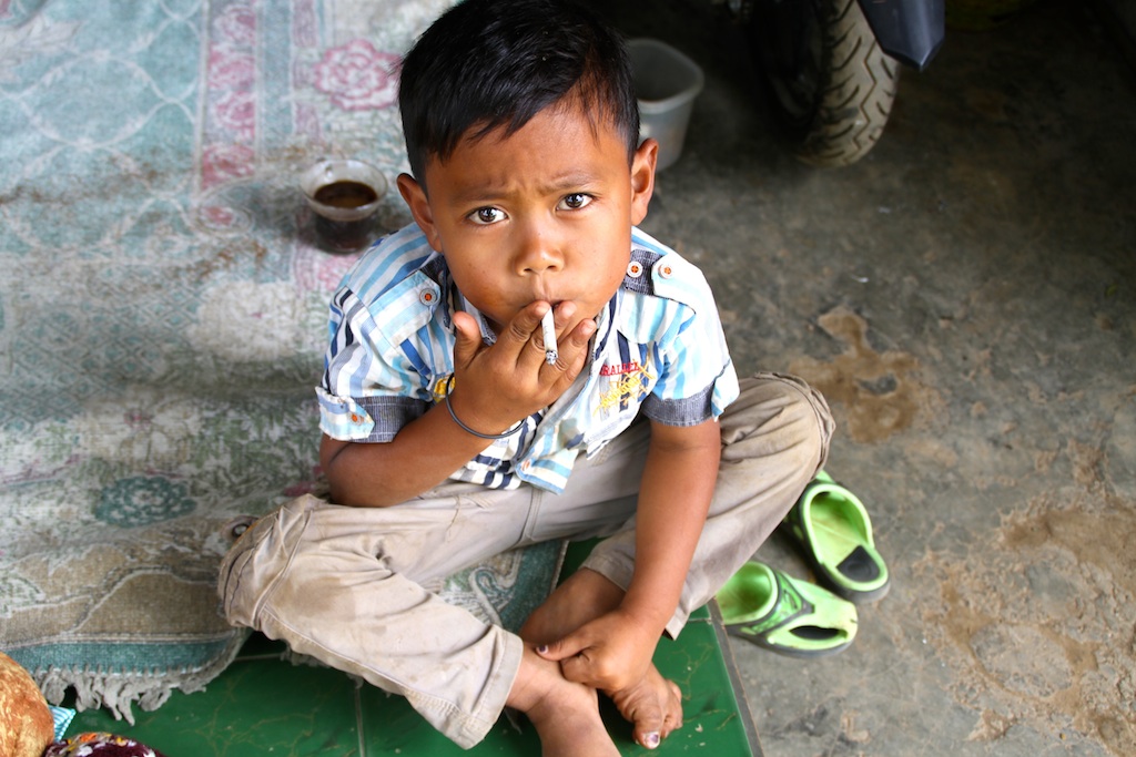 smoking-kid-indonesia